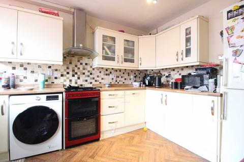 3 bedroom terraced house for sale, Gardenia Avenue, Luton