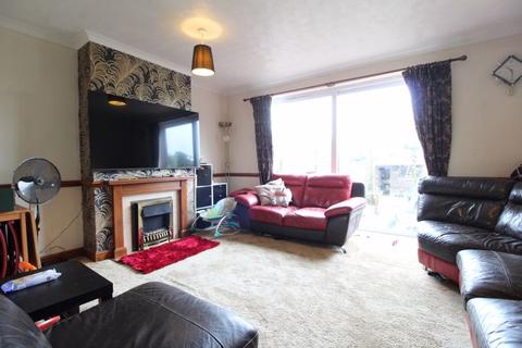 3 bedroom terraced house for sale, Gardenia Avenue, Luton