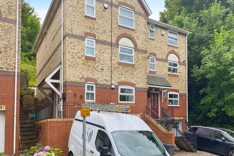 1 bedroom ground floor flat to rent, 1 Bed Flat. Furnished. Stow Park Drive, Newport