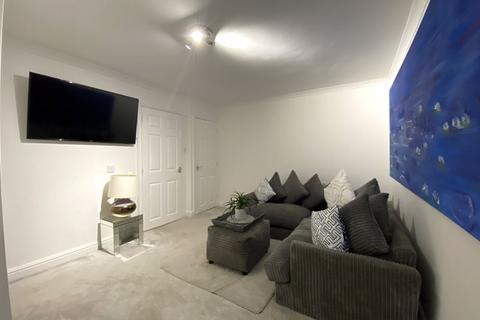 1 bedroom ground floor flat to rent, 1 Bed Flat. Furnished. Stow Park Drive, Newport