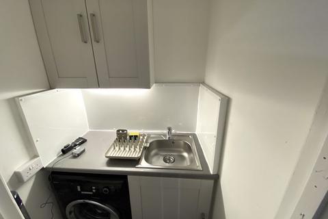 1 bedroom ground floor flat to rent, 1 Bed Flat. Furnished. Stow Park Drive, Newport