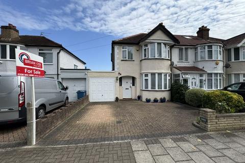 3 bedroom end of terrace house for sale, Carlyon Avenue, Harrow