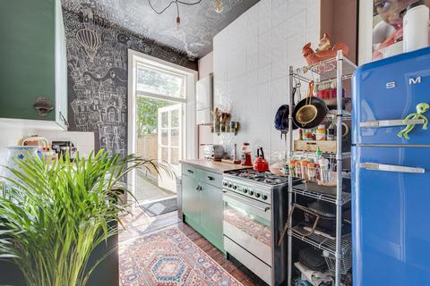 Flat B, 76 Rathcoole Gardens, London, N8 9PG