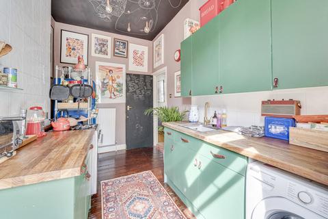 Flat B, 76 Rathcoole Gardens, London, N8 9PG