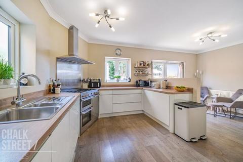 5 Hacton Drive, Hornchurch, RM12 6DL