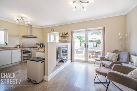 5 Hacton Drive, Hornchurch, RM12 6DL