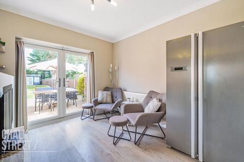 5 Hacton Drive, Hornchurch, RM12 6DL