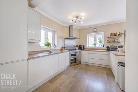 5 Hacton Drive, Hornchurch, RM12 6DL