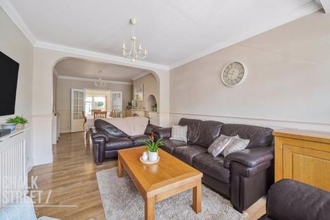 5 Hacton Drive, Hornchurch, RM12 6DL