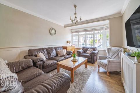 5 Hacton Drive, Hornchurch, RM12 6DL