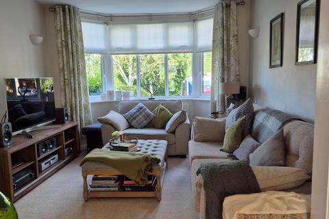 3 bedroom semi-detached house for sale, Somerset Avenue, Chessington