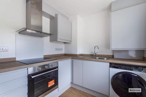 2 bedroom apartment to rent, Hatch Lane, Chingford