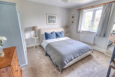 5 Hawthorn Close, Chinnor, OX39 4GD