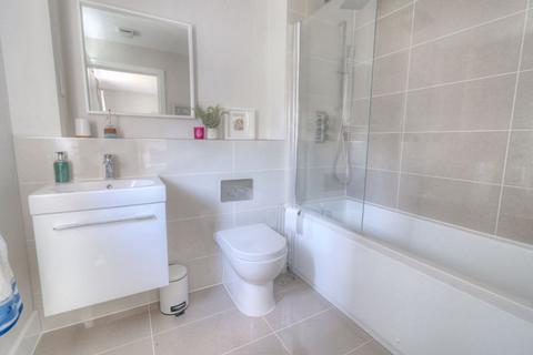 5 Hawthorn Close, Chinnor, OX39 4GD