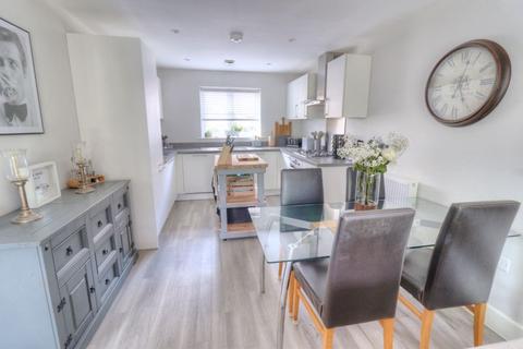 5 Hawthorn Close, Chinnor, OX39 4GD