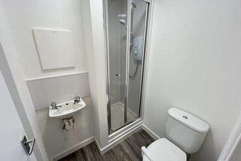 3 bedroom flat to rent, St Peters Road, ,