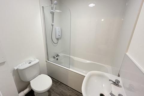 3 bedroom flat to rent, St Peters Road, ,