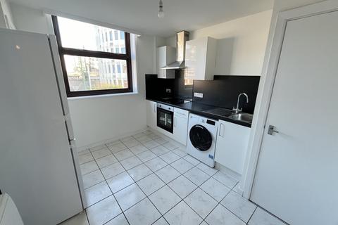 3 bedroom flat to rent, St Peters Road, ,