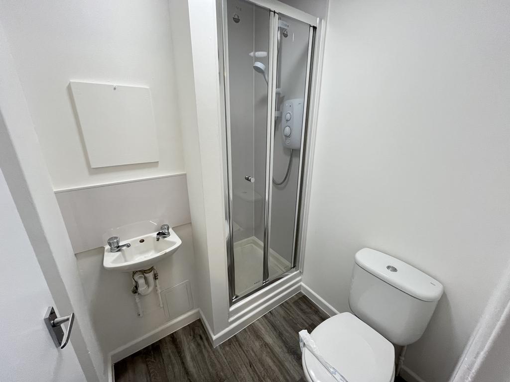 F1 bathroom 2