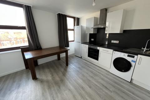 3 bedroom flat to rent, St Peters Road, Bournemouth,