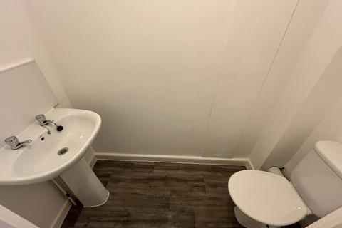 3 bedroom flat to rent, St Peters Road, Bournemouth,