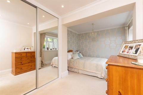 10 Hillside, Farningham, Dartford, DA4 0DD