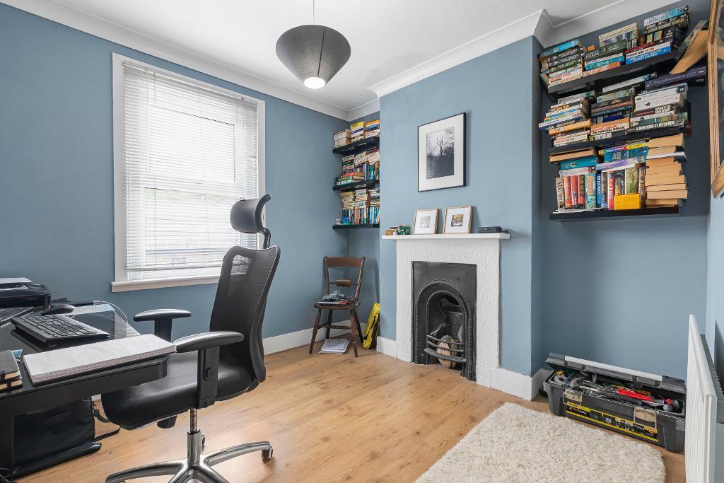 Bedroom 2/study