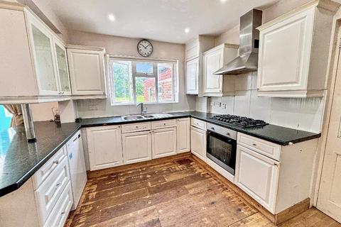 54 Edgecoombe, South Croydon, CR2 8AB