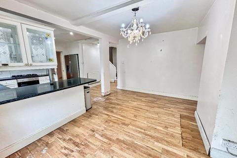 54 Edgecoombe, South Croydon, CR2 8AB