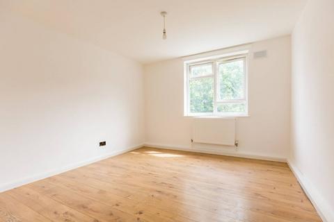 3 bedroom flat for sale, London E3