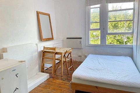 Studio to rent, Stoke Newington Church Street, London N16