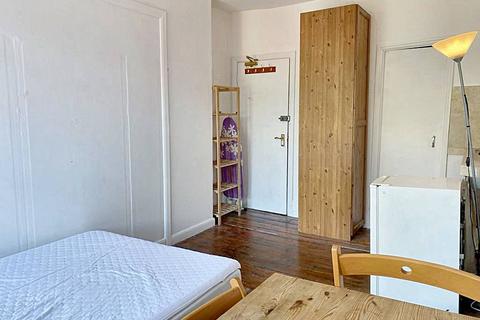 Studio to rent, Stoke Newington Church Street, London N16