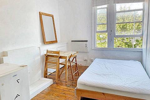 Studio to rent, Stoke Newington Church Street, London N16