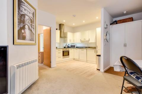 4, Avebury House Bentham Close, Swindon, SN5 7FS
