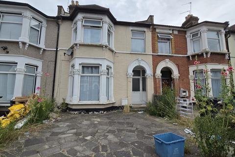 4 bedroom terraced house to rent, Blythswood Road, Ilford, Essex, IG3