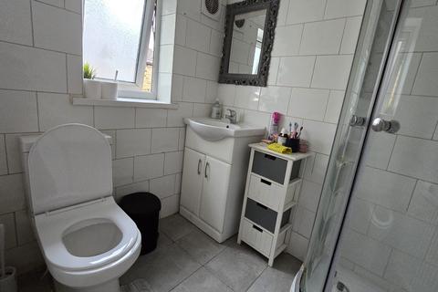 4 bedroom terraced house to rent, Blythswood Road, Ilford, Essex, IG3