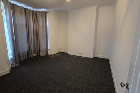 4 bedroom terraced house to rent, Blythswood Road, Ilford, Essex, IG3