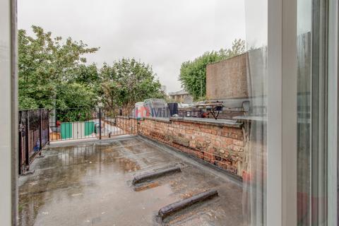 Studio to rent, Deptford High Street, London SE8