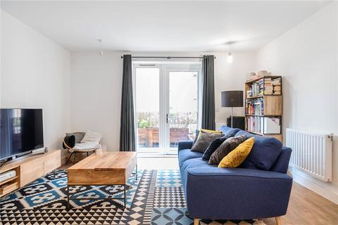 1 bedroom apartment for sale, Apple Yard, London