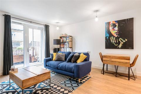 1 bedroom apartment for sale, Apple Yard, London