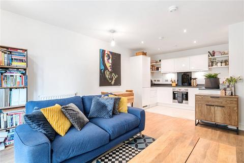 1 bedroom apartment for sale, Apple Yard, London