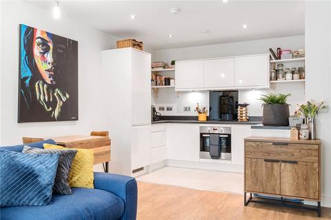 1 bedroom apartment for sale, Apple Yard, London