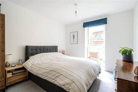 1 bedroom apartment for sale, Apple Yard, London