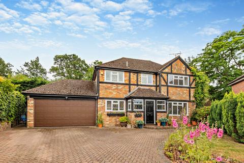 14 Leycester Close, Windlesham, GU20 6JR