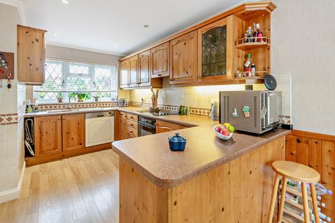14 Leycester Close, Windlesham, GU20 6JR