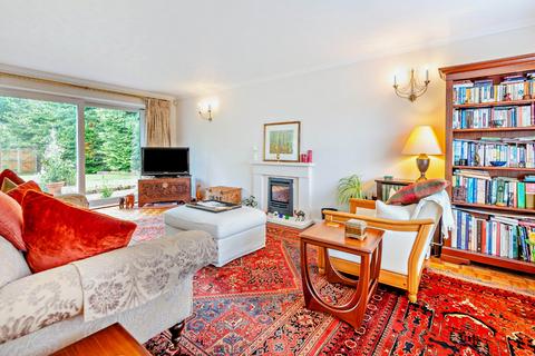 14 Leycester Close, Windlesham, GU20 6JR