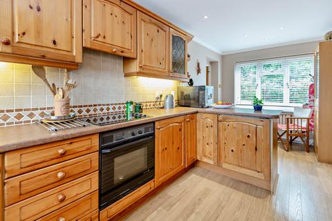 14 Leycester Close, Windlesham, GU20 6JR