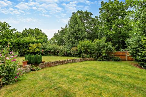 14 Leycester Close, Windlesham, GU20 6JR