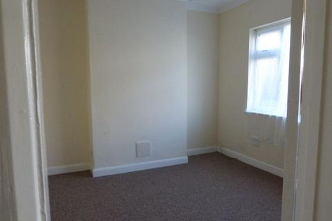 3 bedroom terraced house to rent, Convamore Road, Grimsby