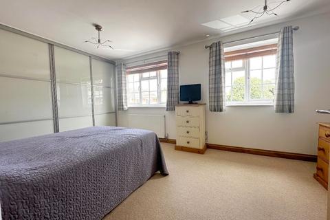 1 Greenway, Warwick, CV34 5SG
